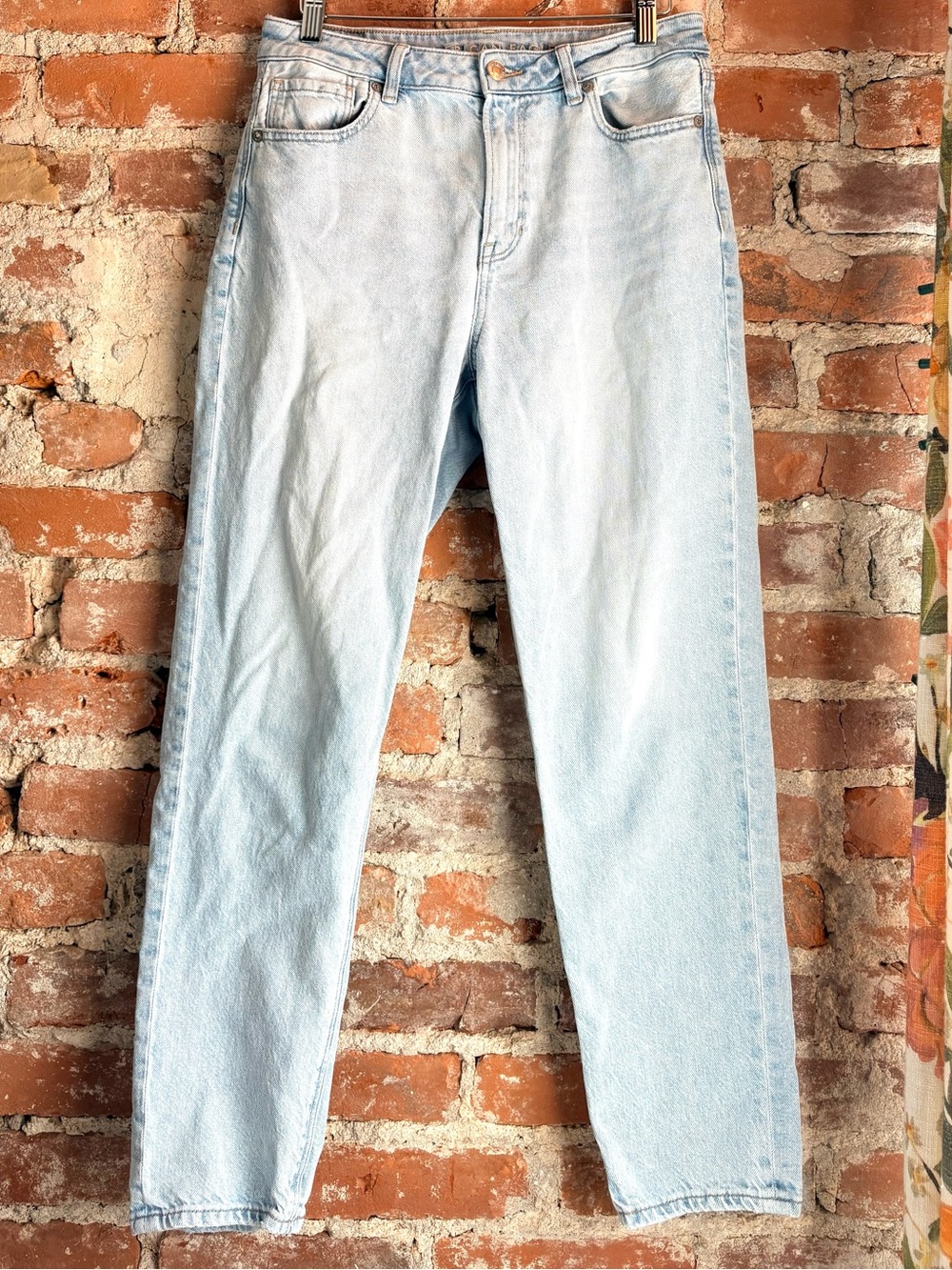 American Eagle Women’s Light Wash Mom Jeans